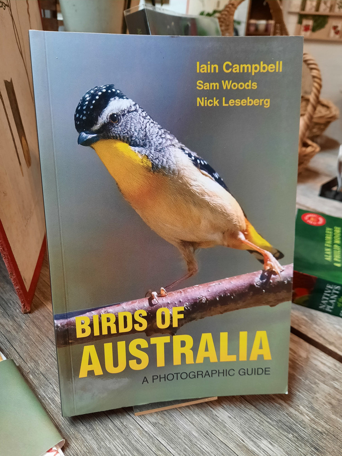 Birds Of Australia - A Photographic Guide